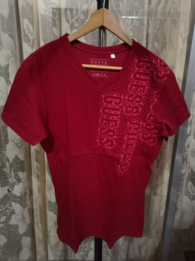 Guess red tee discount