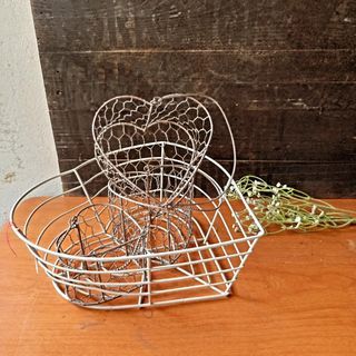 Heart metal baskets