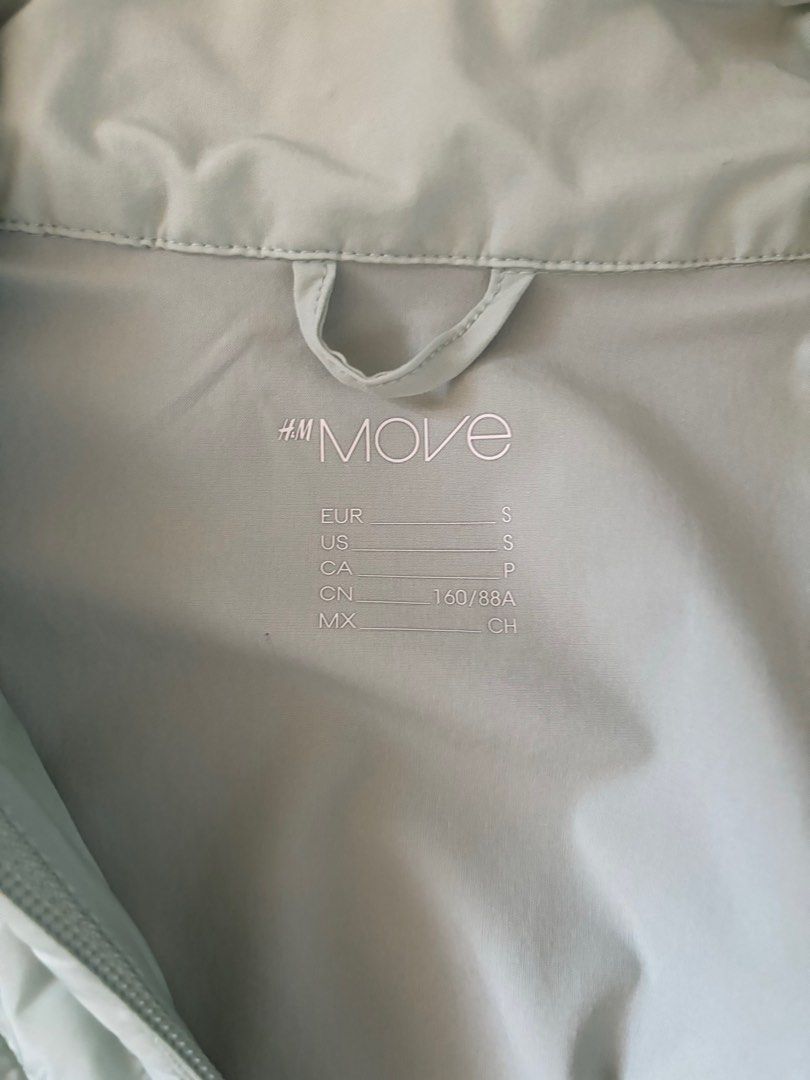 H&M DryMove Running Vest Teal Mint Green (Category: Activewear) located in Quezon City. Submitted by nc_12 (Listing ID 1301878402, Image 3). Description: Size: Small Used once. Slim fit Reflective details, Moisture-wicking Padded.