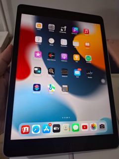 iPad 9th Gen 64gb with 2 FREE Cases