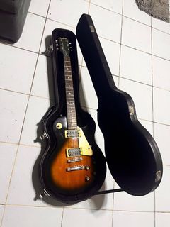 Les Paul 1990 Korea Made Electric comes with Hardcase cab be Ship Nationwide Negotiable and open for Trade 09231970431..