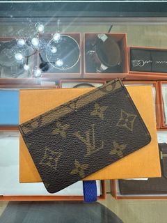Louis Vuitton Card Holder in Reverse Monogram