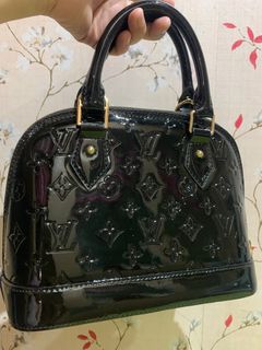 (Category: ) located in . Submitted by chinosonlineshop (Listing ID 1302112419, Image 1). Description: .