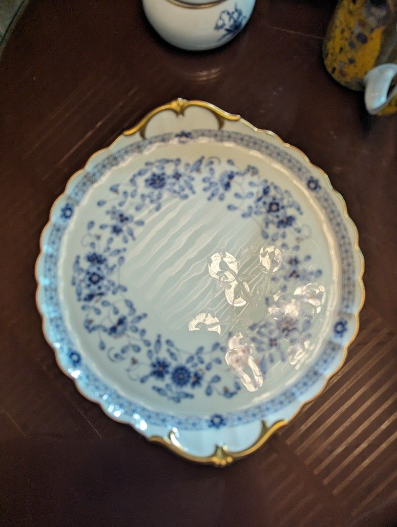 Narumi milano eared plate (Category: Coffee & Tea Tableware) located in Midsayap. Submitted by Pandabearstore (Listing ID 1302214713, Image 1). Description: Without box.