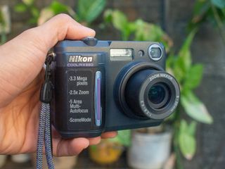 Nikon Coolpix 880 Vintage Digital Camera Digicam