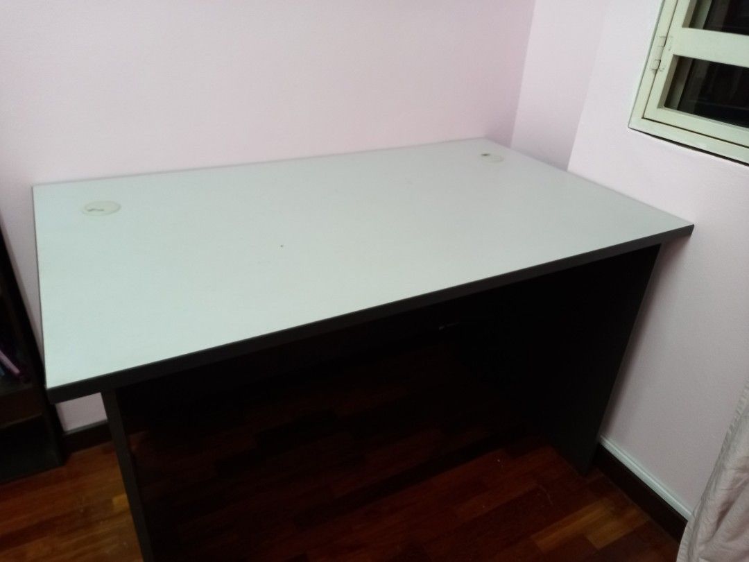 Office table/Computer table/Study desk (Category: Tables & Sets) located in Sungai Buloh. Submitted by netstella (Listing ID 1302105015, Image 2). Description: Preloved Size: 120cm(L) × 70cm(W) × 75cm(H) condition: as excellent as new，very steady. Price: RM90 only Self pickup at Bdr Sri Damansara PM if interested..