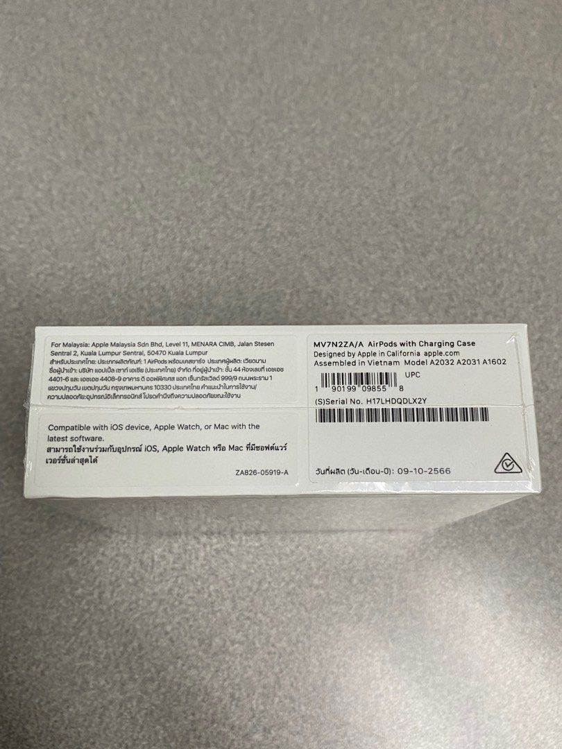 Original Apple Airpods (2nd gen) with Charging Case (Category: Earphones) located in Baguio. Submitted by yumililly (Listing ID 1302133623, Image 3). Description: Brand new (sealed) Nadoble lang po ng order from Sh0pee Mall (ngayong araw lang din dumating).