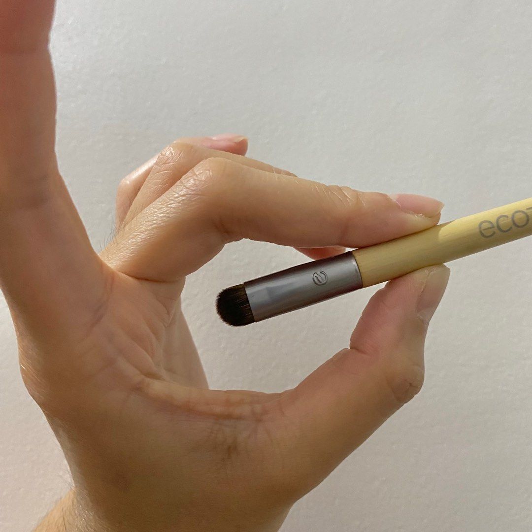 Original Ecotools Eye Makeup Brush Smudge/Blending Brush (Category: Makeup) located in Manila. Submitted by sellingmystufffff (Listing ID 1302170657, Image 3). Description: Rfs: too many brushes/decluttering Good condition Sanitized already.