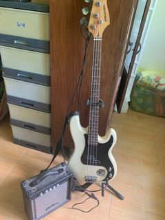 P Bass with Amplifier from Japan