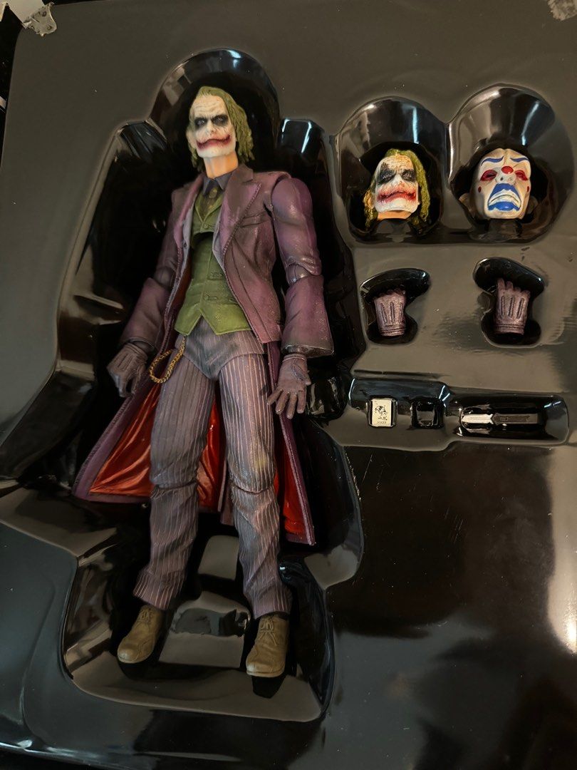 新淨Play arts改The Dark Knight Trilogy Joker，少張啤牌