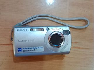 Sony DSC S40 digital camera for sale (with issues)