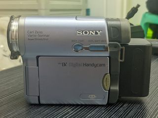 Sony Handycam TRV-22 Camcorder