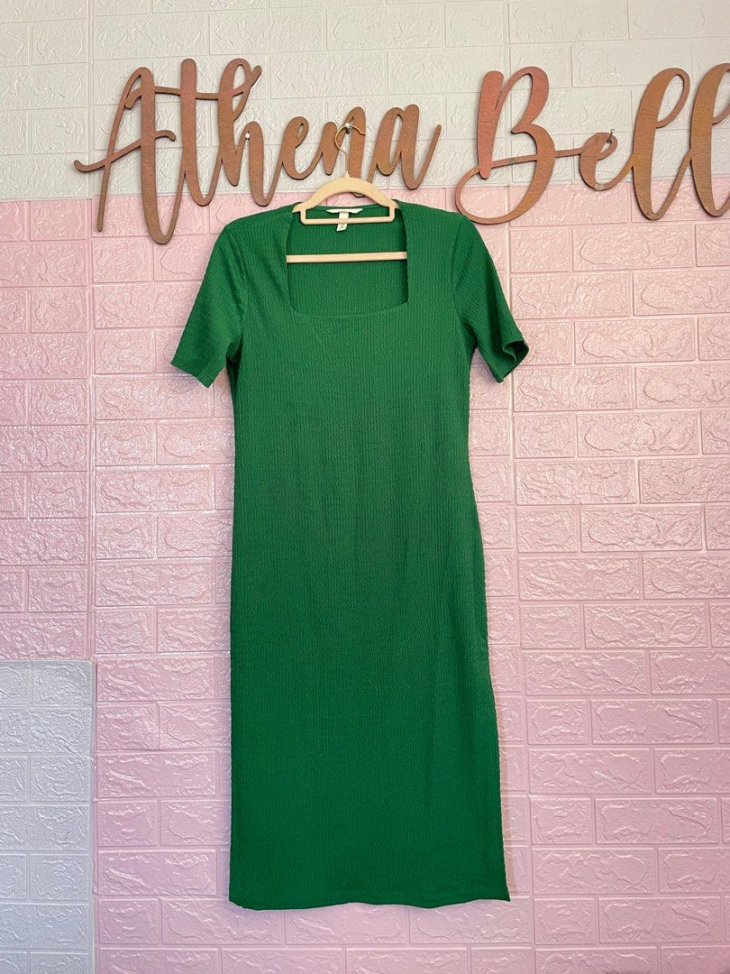Square neck bodycon green dress (Category: Dresses) located in Cebu City. Submitted by monjcel (Listing ID 1302062456, Image 2). Description: Medium size Like new Once lang nasuot for an event Negotiable Can ship thru shop ee .