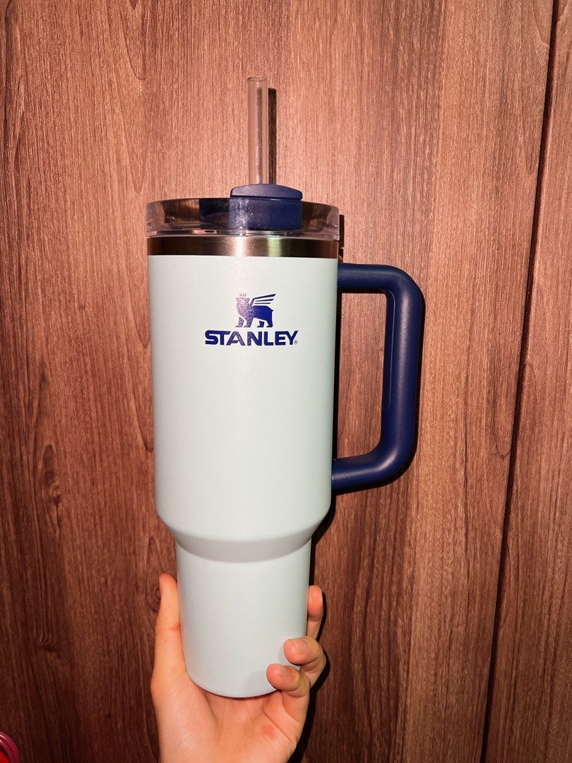 Stanley 40oZ cup (Category: Water Bottles & Tumblers) located in Singapore. Submitted by unicorn_22 (Listing ID 1302180225, Image 1). Description: Selling lightly used Stanley Quencher 2.0 40 oZ Flowstate 40oZ/ 1.18L Used only 5 times since 07 April 2024 Washed every morning with kitchen towel and dishwashing liquid by hands washed together with straw using the long straw brush. I don’t drink it with oily mouth. Used only within the house. ❗️plea