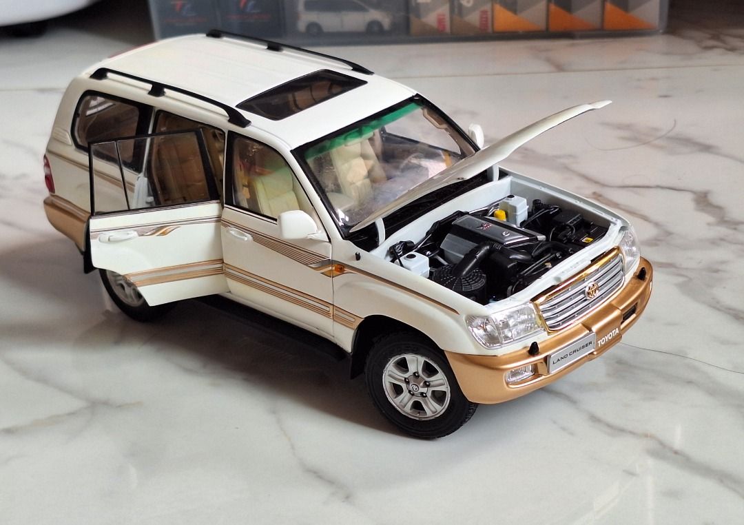 Toyota Land Cruiser LC100 1/18 scale dicast model 豐田模型車, 興趣及遊戲, 玩具 & 遊戲 ...