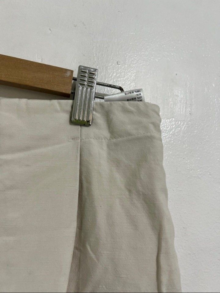 Uniqlo Linen Skort (Category: Other Bottoms) located in Bacolod City. Submitted by declutterwmee (Listing ID 1302048881, Image 2). Description: Unused Needs ironing Too big for me.