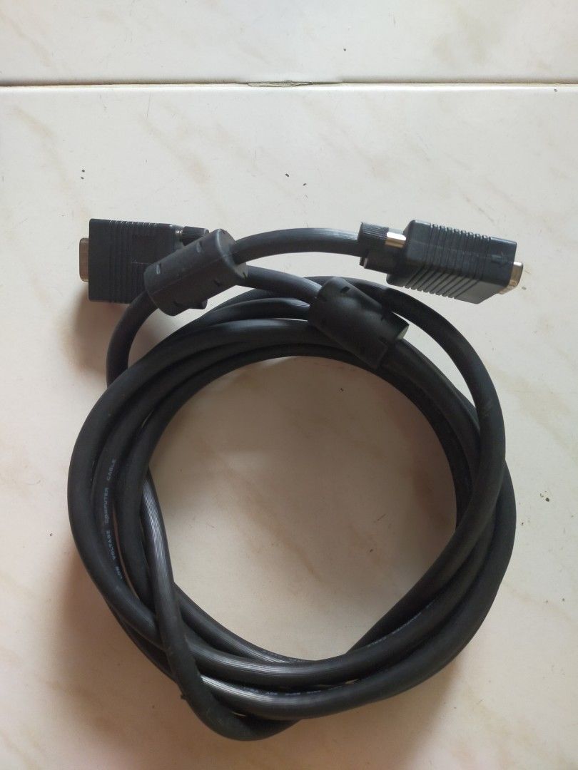 Vga Cable (Category: Cables & Adaptors) located in Singapore. Submitted by sridhaar12 (Listing ID 1302139509, Image 1). Description: Is a new pair of 3m vga cable without packaging..