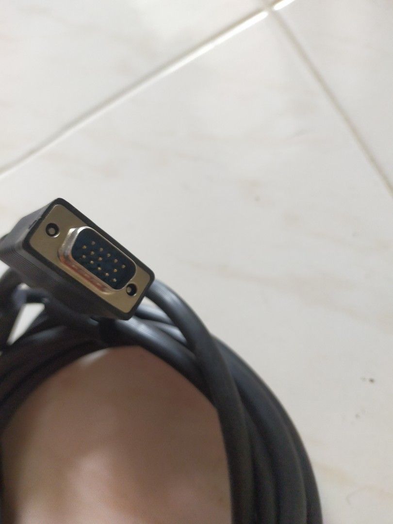 Vga Cable (Category: Cables & Adaptors) located in Singapore. Submitted by sridhaar12 (Listing ID 1302139509, Image 2). Description: Is a new pair of 3m vga cable without packaging..