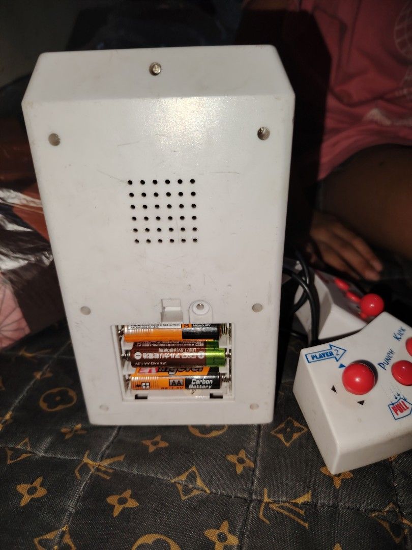 VINTAGE Arcades World Karate Fighter Small Game Console (Category: Controllers) located in Caloocan City. Submitted by mazed22 (Listing ID 1302153666, Image 3). Description: Arcades World Karate Fighter Small Game Console Working with sounds Flaws no battery cover as you can see in the picture.