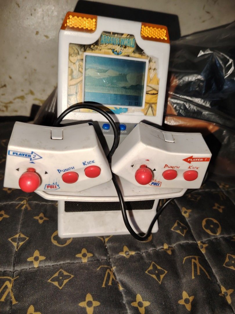 VINTAGE Arcades World Karate Fighter Small Game Console (Category: Controllers) located in Caloocan City. Submitted by mazed22 (Listing ID 1302153666, Image 2). Description: Arcades World Karate Fighter Small Game Console Working with sounds Flaws no battery cover as you can see in the picture.
