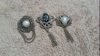 Vintage medallion style brooch pin set of 3