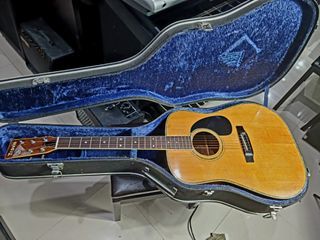 Vintage travis acoustic guitar Made in japan