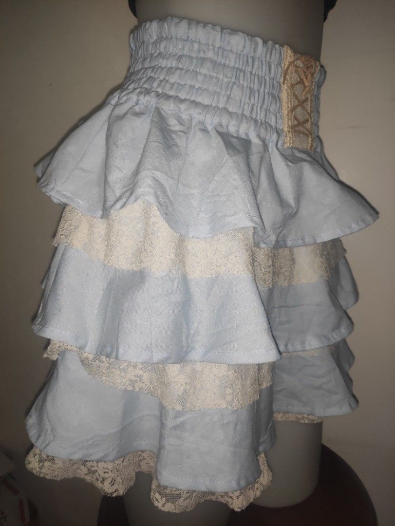 Waist frill skirt (Category: Skirts) located in Bulacan. Submitted by kikay2000 (Listing ID 1302088315, Image 3). Description: semi small to medium.