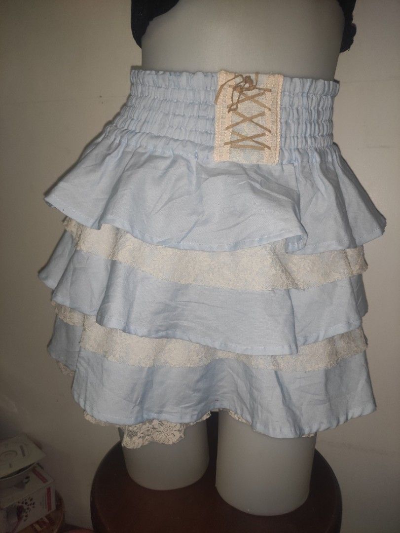 Waist frill skirt (Category: Skirts) located in Bulacan. Submitted by kikay2000 (Listing ID 1302088315, Image 2). Description: semi small to medium.