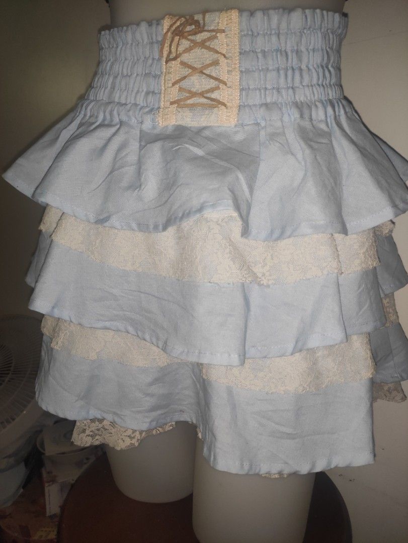 Waist frill skirt (Category: Skirts) located in Bulacan. Submitted by kikay2000 (Listing ID 1302088315, Image 1). Description: semi small to medium.
