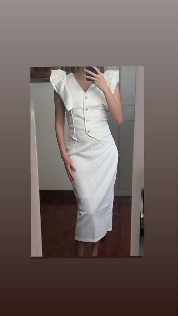 White Coordinates (Category: Sets or Coordinates) located in Caloocan City. Submitted by edgethetics (Listing ID 1302178579, Image 1). Description: For graduation or oath taking Small on Tag Shein Best fits S-M.