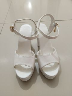 White Sandals | Size 37