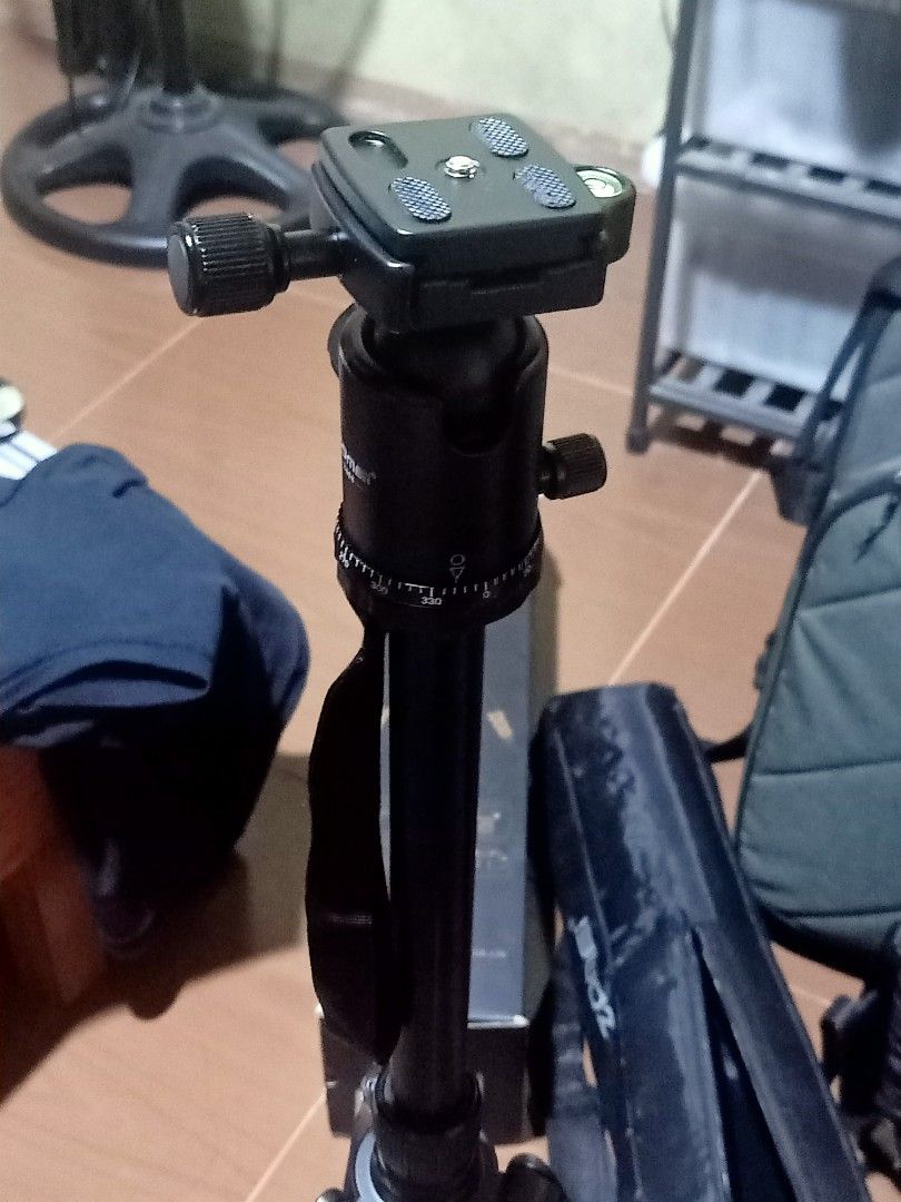Zomei z668 video tripod (Category: Video Cameras) located in Malabon City. Submitted by r0r0z (Listing ID 1302181038, Image 3). Description: for sale only zomei z668 video tripod super fresh, used twice only bought it from JGsuperstore for P3200 complete with box, test/check all you want no issue rfs:benro s4 meet up: sm valenzuela, monumento, meycauayan, balagtas shipping ok, sagot nyo booking.