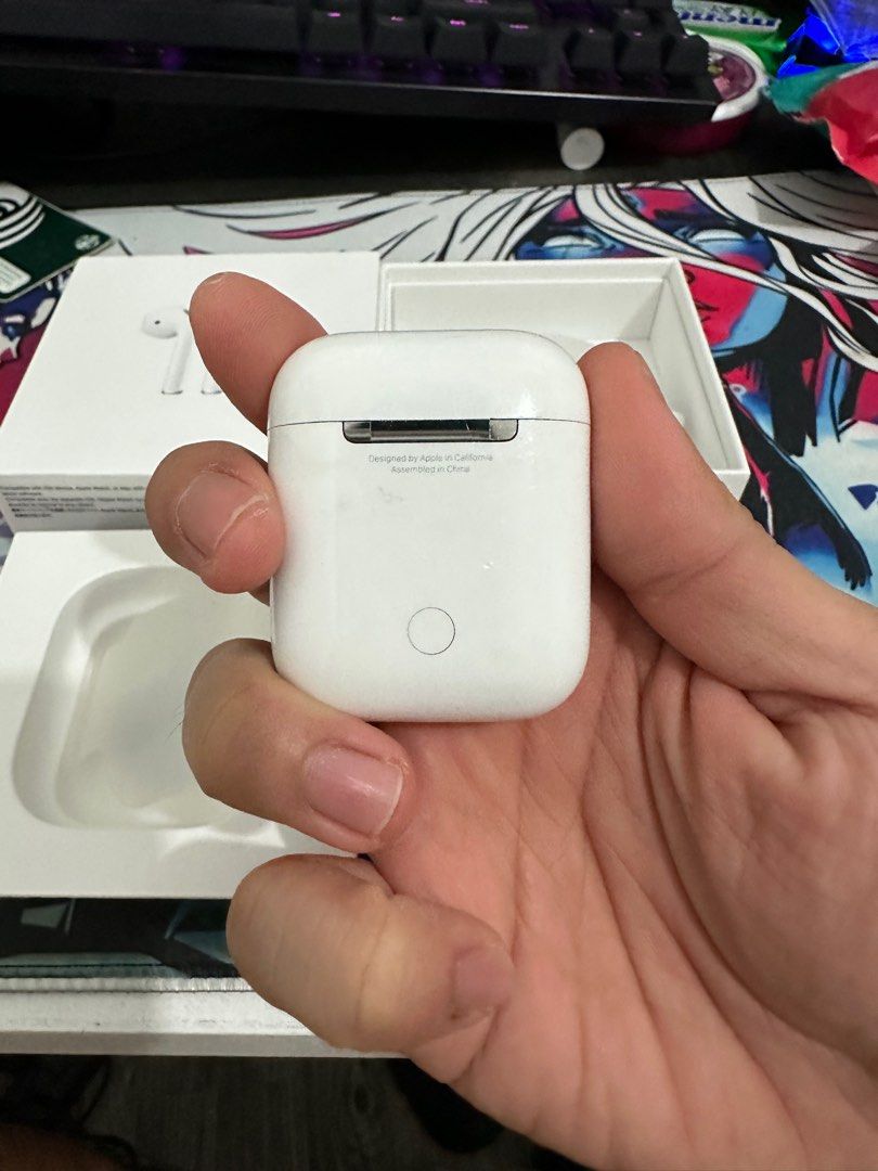 Apple airpods gen 2 (left pod broken) (Category: Earphones) located in Manila. Submitted by legitbuyss (Listing ID 1302360570, Image 2). Description: please read carefully: charging case is from my airpod gen 1 (lost gen 2 case sa grab) right/left pod is from the box and everything LEFT POD is NOT working anymore RIGHT POD is FULLY working anymore selling it all for 1990!! can also include the light cable charger.