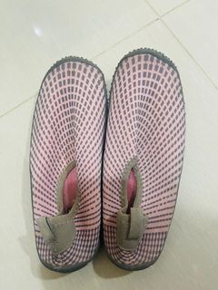 Aqua Shoes, Size 9