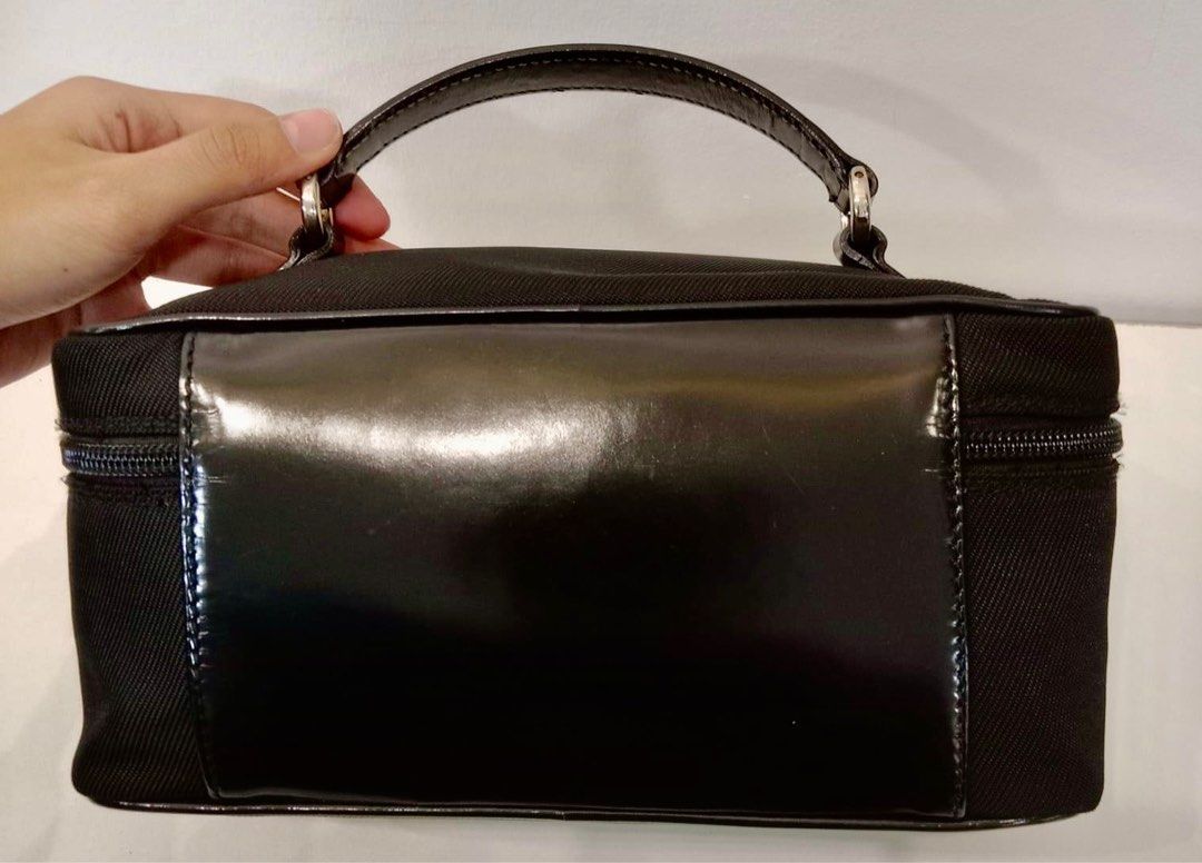 Authentic Gucci (Category: Luxury Bags & Wallets) located in Manila. Submitted by chloe_luxuries (Listing ID 1302216608, Image 2). Description: Guaranteed original Gucci Vanity bag Still in very good condition No inclusion bag only Pm for more details.