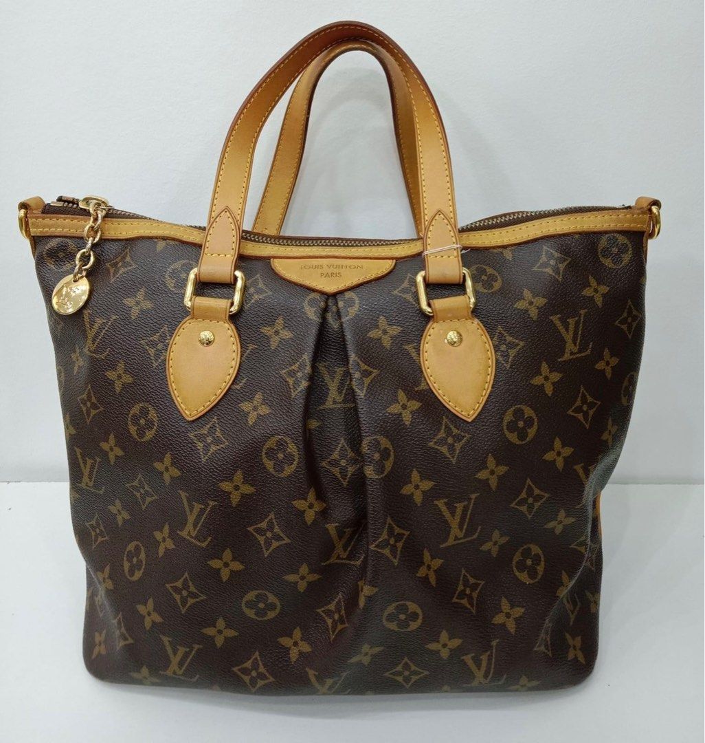 Authentic Louis Vuitton (Category: Luxury Bags & Wallets) located in Manila. Submitted by chloe_luxuries (Listing ID 1302216940, Image 2). Description: Guaranteed original Louis Vuitton Palermo Still in very good condition No inclusion bag only Pm for more details.