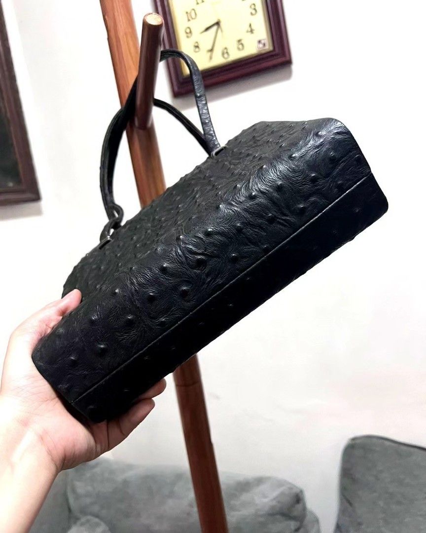 Authentic Ostrich Leather Hand Bag 5H250040 (Category: Luxury Bags & Wallets) located in Quezon City. Submitted by nnncorner (Listing ID 1302227854, Image 3). Description: Authentic Ostrich Leather Hand Bag 5H250040 Original from Japan Kisslock closure 3,000.
