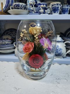 Beautiful Flower arrangement in Cristal Vase