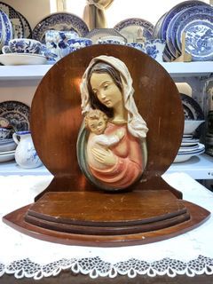 Beautiful Vintage image of Mother and Child with Solid wood Altar
Measurements of image