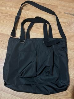 Black shoulder tote bag