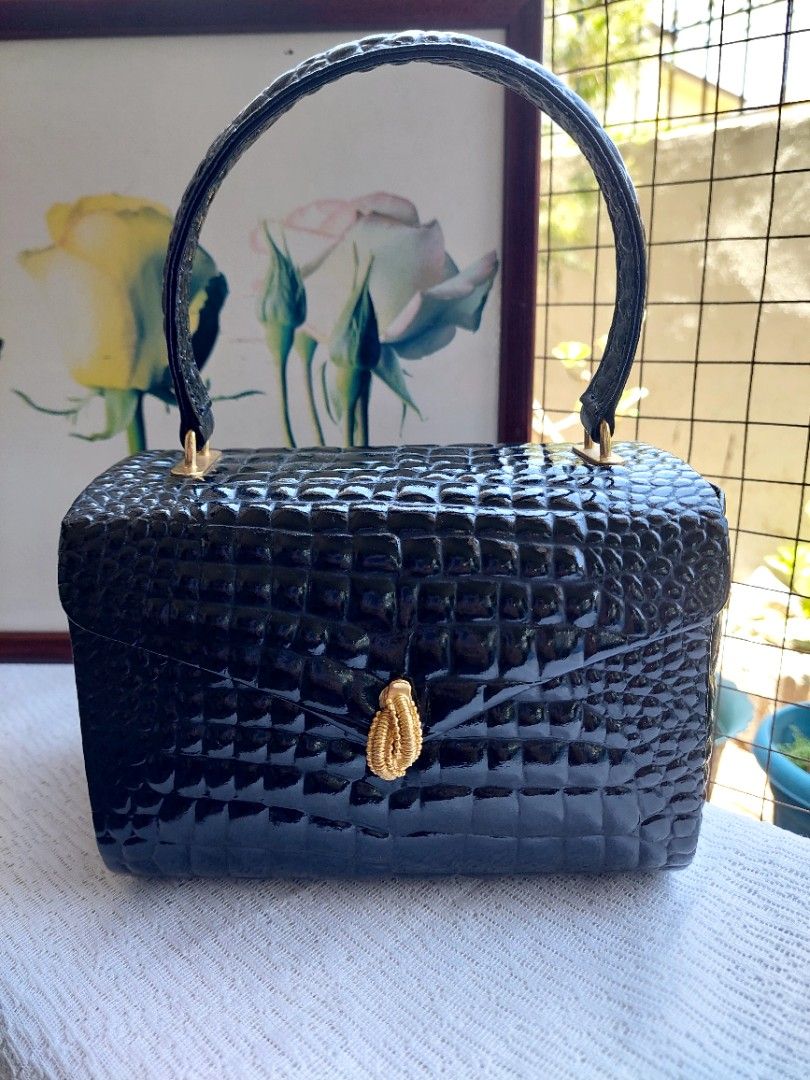 Box type party bag (Category: Luxury Bags & Wallets) located in Santa Maria. Submitted by mikavillaflor4 (Listing ID 1302327514, Image 1). Description: ukay source details posted no major issue.