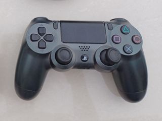 Broken PS4 Controller
(Gray)