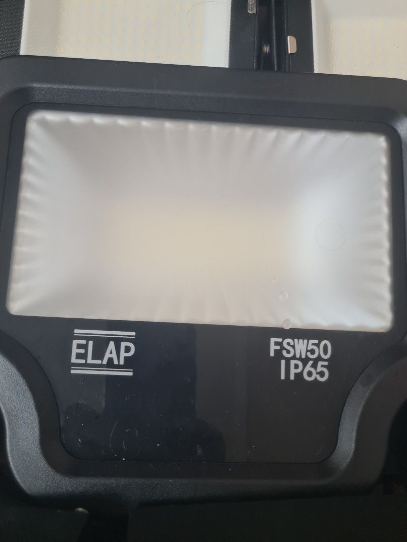 Bundle Spotlight (Category: Lighting & Studio Equipment) located in Singapore. Submitted by shockwave78 (Listing ID 1302264641, Image 3). Description: Selling working condition warm white spotlight for sale.Only selling in bulk only & collection at my place due to heavy..