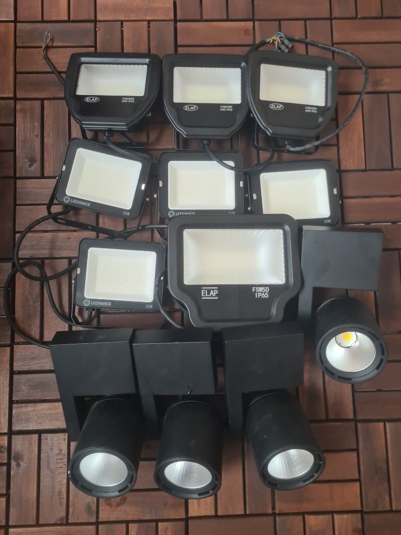 Bundle Spotlight (Category: Lighting & Studio Equipment) located in Singapore. Submitted by shockwave78 (Listing ID 1302264641, Image 1). Description: Selling working condition warm white spotlight for sale.Only selling in bulk only & collection at my place due to heavy..