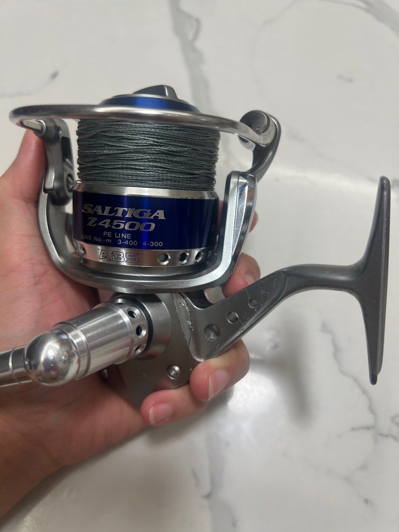 Daiwa Saltiga Z4500 Spinning reel, Sports Equipment, Fishing on