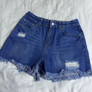 (Category: ) located in . Submitted by shopwithloveee13 (Listing ID 1302302795, Image 1). Description: .