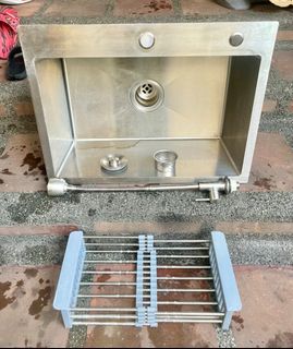 For sale : Slightly Used Stainless Sink 304 with accessories