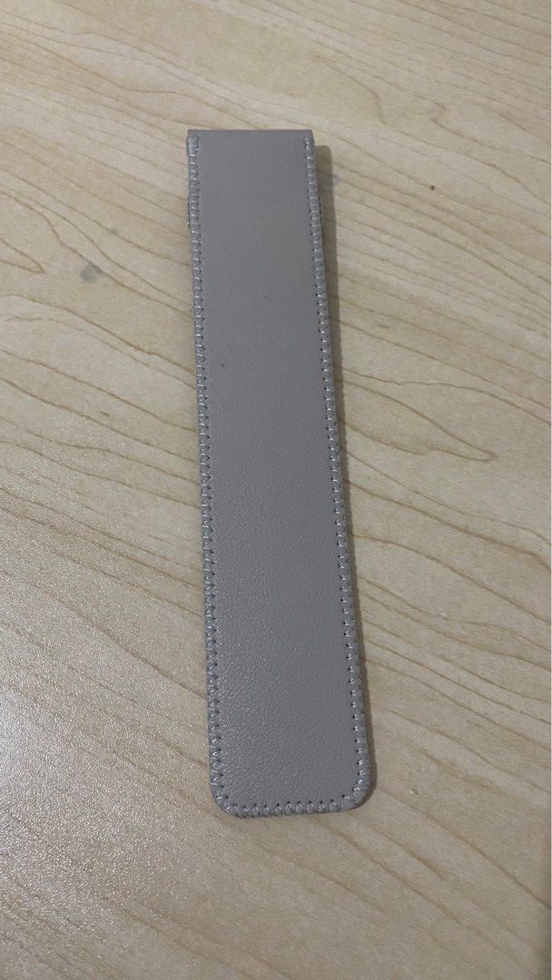 FREE Pouch/Case for Apple Pencil/Stylus (Category: Cases & Sleeves) located in Mandaluyong City. Submitted by mikoysss (Listing ID 1302369495, Image 2). Description: Free if you buy at least 2 items in my listing for their prices posted not lower than 100. If not, get it for 70. Never been used..