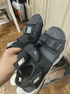 FS: Nike womens sandals