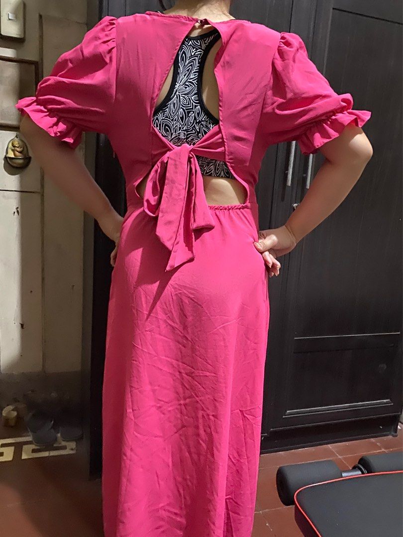 Fuschia pink Dress w slit (Category: Dresses) located in Paranaque City. Submitted by petitecheri (Listing ID 1302346274, Image 2). Description: RFS: does not compliment my body well 🥲 Size Medium - L .